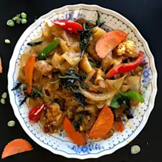 33. Pad Kee Mao.